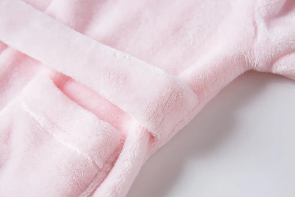 Crianças pijamas macios roupão de flanela de inverno 2025 novo dos desenhos animados bonito pijamas meninos meninas outono roupões com capuz homewear