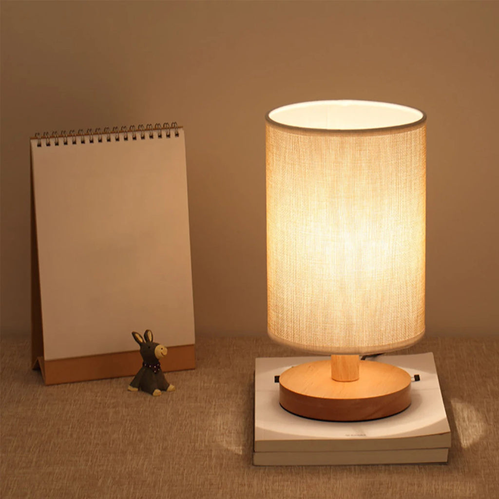 Candeeiro de mesa de linho LED Candeeiro de noite de linho com luz branca quente Candeeiro de cabeceira de linho alimentado por USB de madeira ao lado da lâmpada